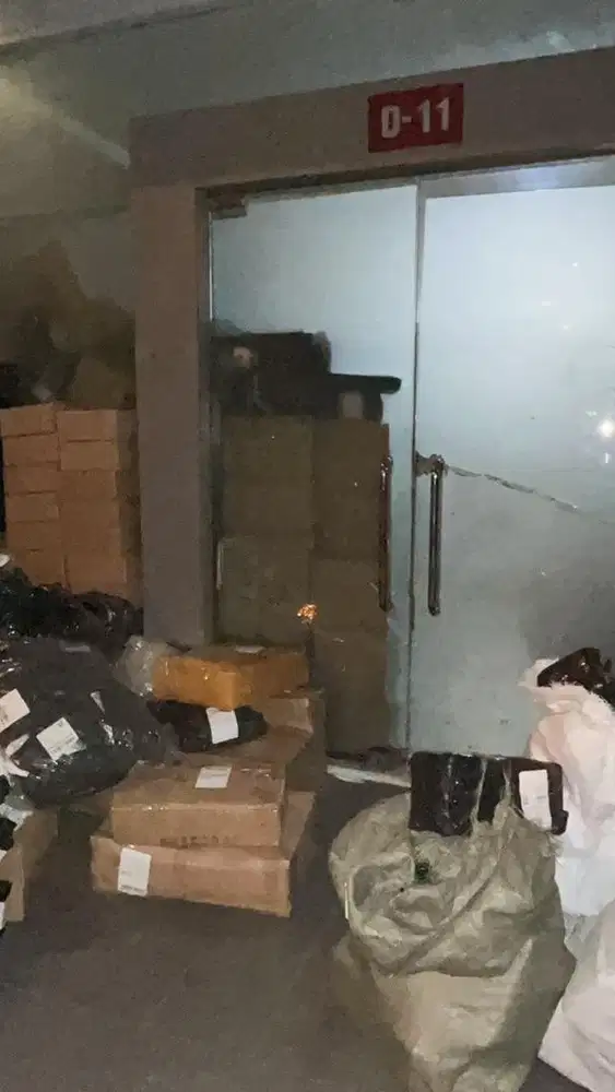 Menerima staf pengepak wanita