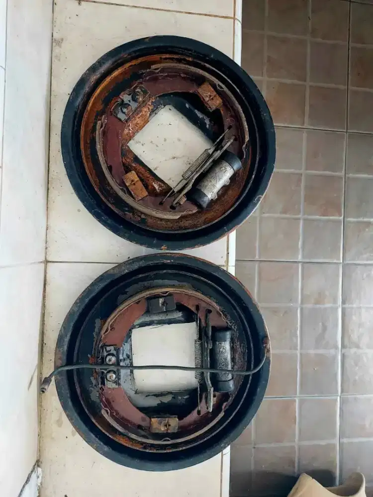 Set dudukan brake tromol belakang katana/ Jimny kanan kiri