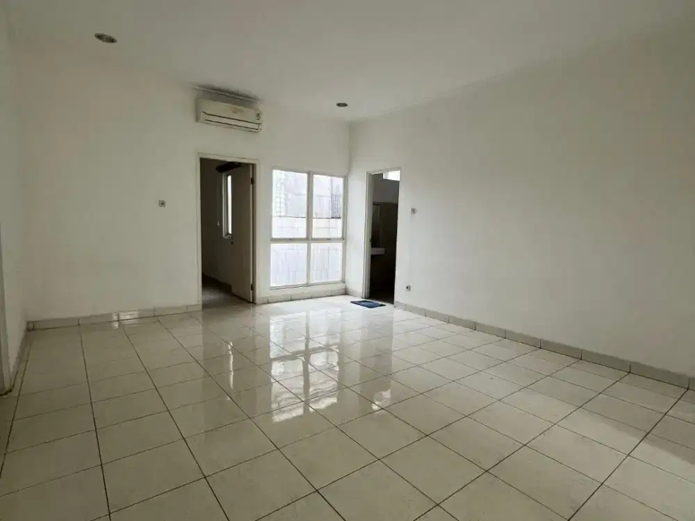 DIJUAL RUMAH 2 SETENGAH LANTAI HADAP BARAT @PERUMAHAN TAMAN KENCANA