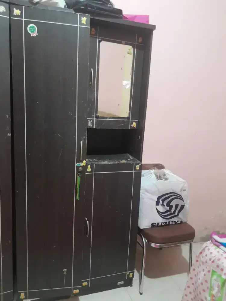 Dijual cepat murah lemari 2 pintu