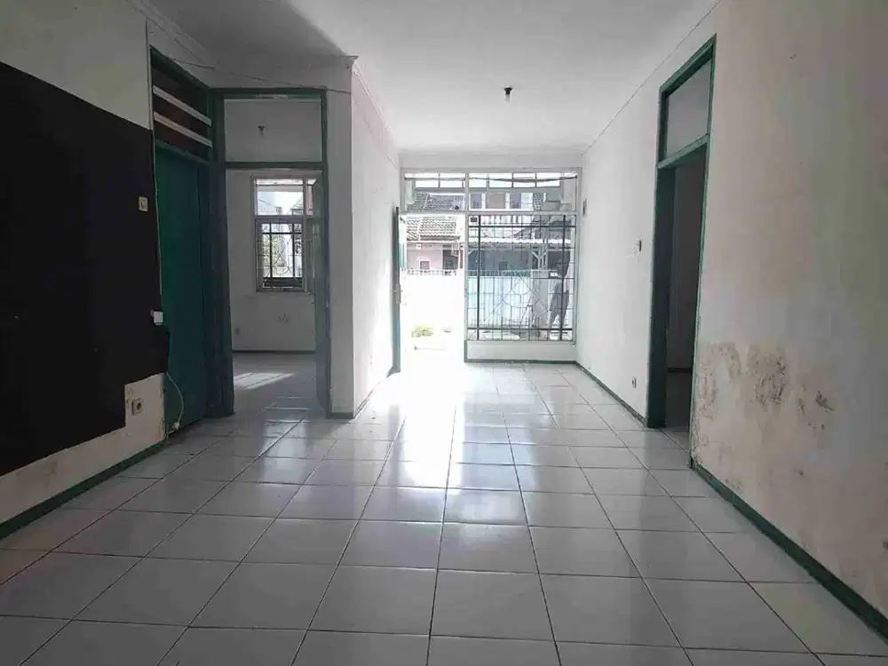 Rumah luas 100 m dengan KT3  bisa untuk kantor dan hunian tempar tinggal di komplek Margawangi Bandung