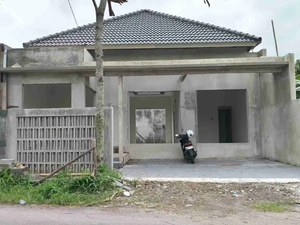 Rumah lapang dan besar open space di maguwoharjo dekat lotte mart dan exit toll jogja solo