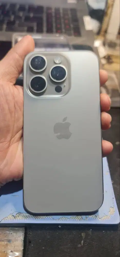 Iphone 15 pro 256gb ibox totanium silver BH 89% mulus 99%