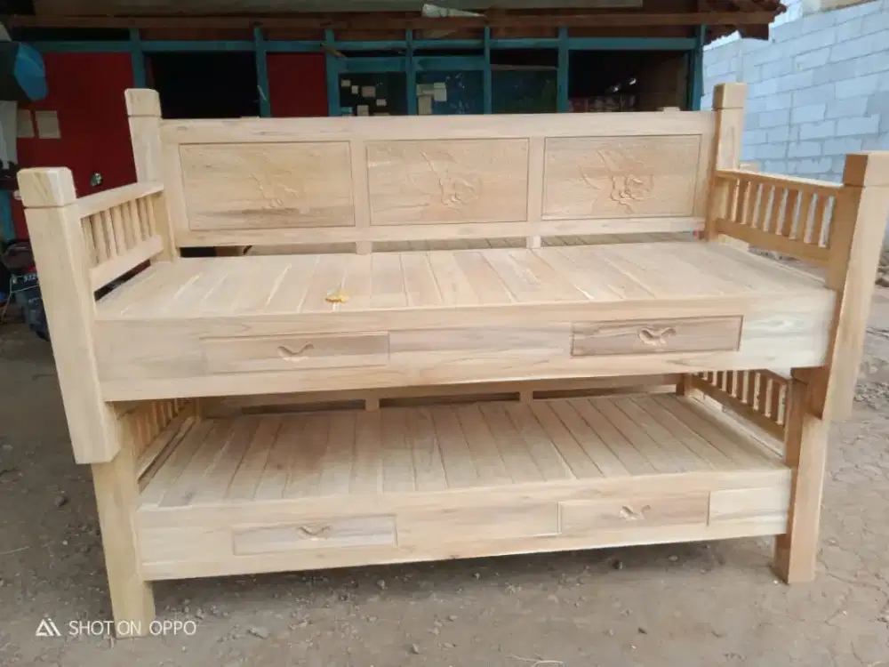 Bale bale mentahan kayu jati