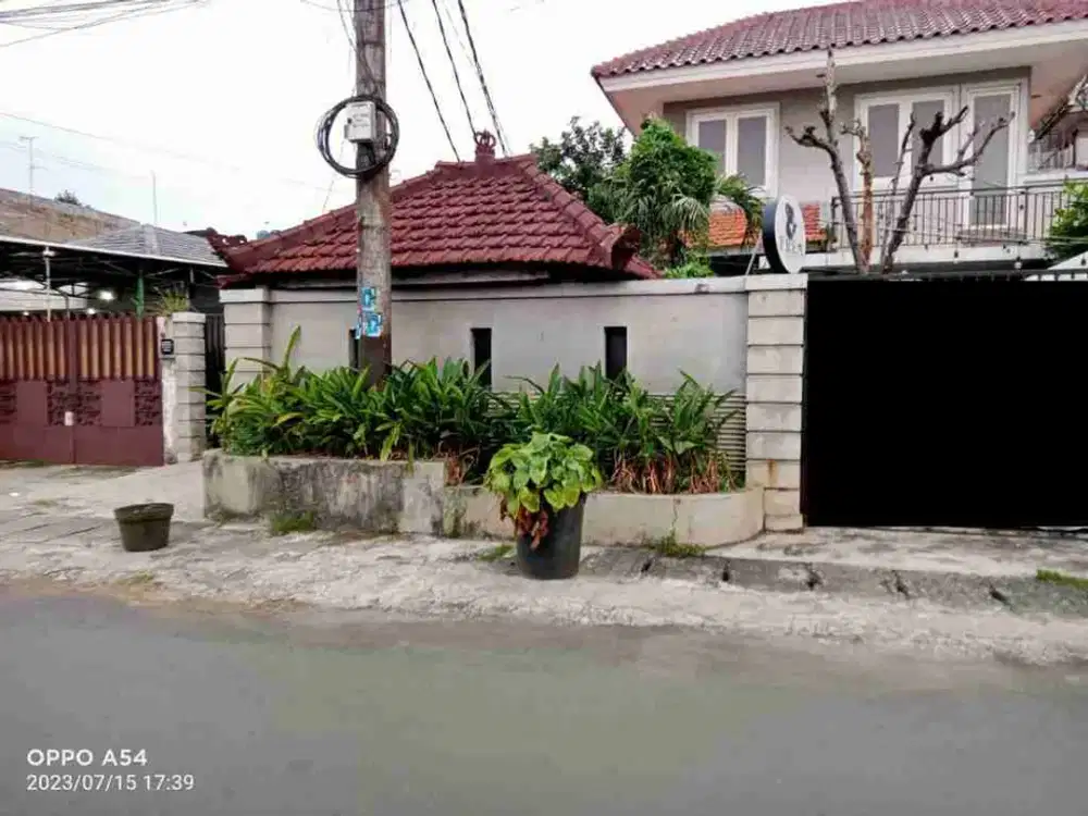Rumah Megah Cipinang Besar Utara Super Strategis