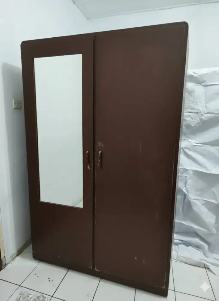 LEMARI JATI TUA SOLID ASLI – Berat & Kokoh.