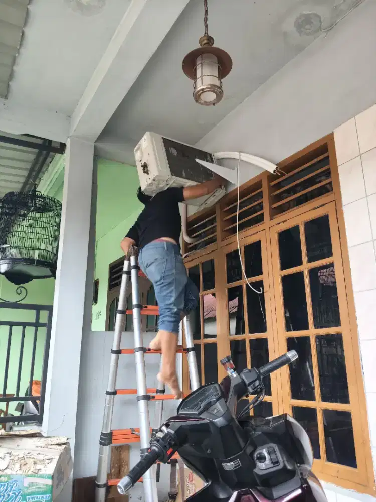 CUCI AC DAN SERVICE BERGARANSI 24 JAM