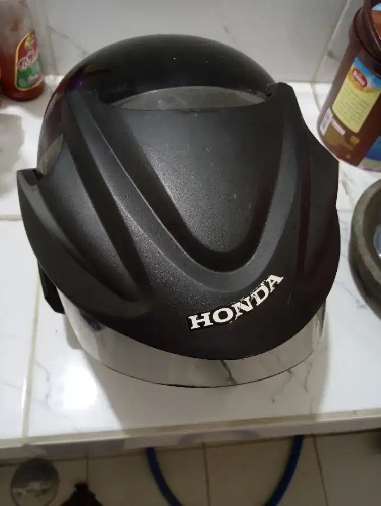 Helm honda lokasi ciracas
