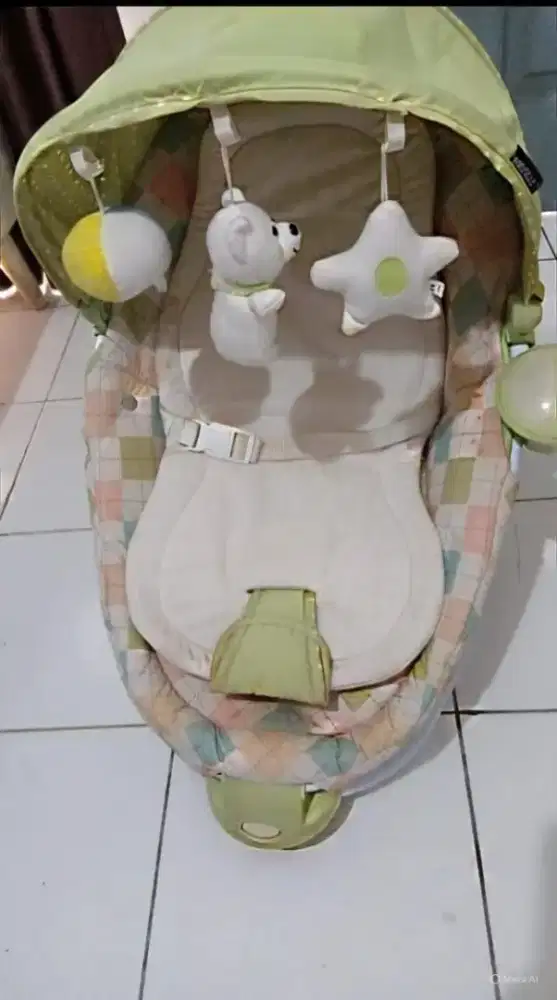 Bouncer bayi atau kursi goyang bayi