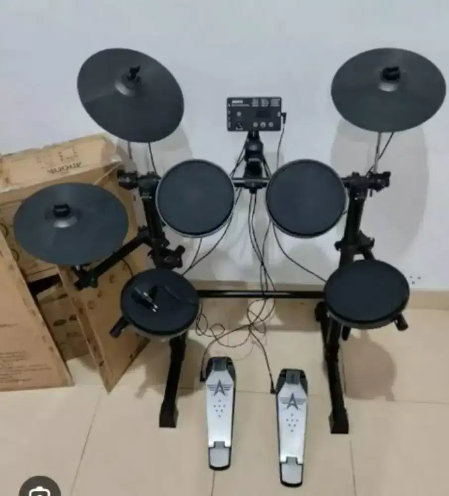 Drummer elektrik masih mulus baru d pake sekali .. jual aja 3rbu nego