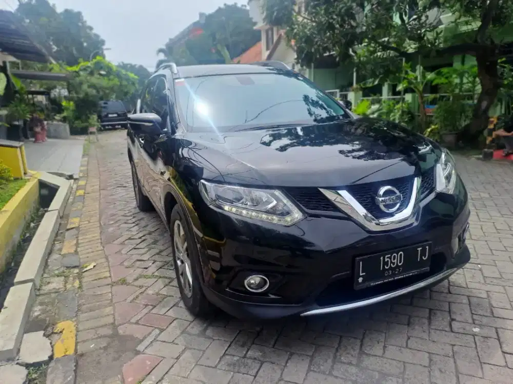 Nissan X-Trail 2.5 AT hitam 2017 km low