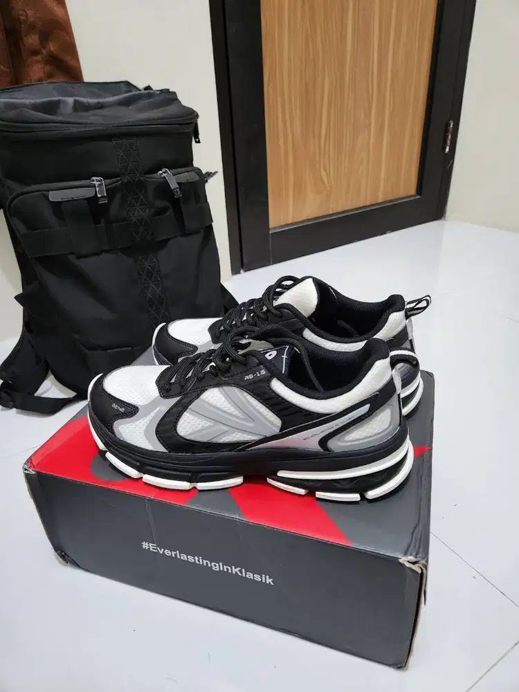 SEPATU KANKY KLASIK BENE SIZE 42 BARU