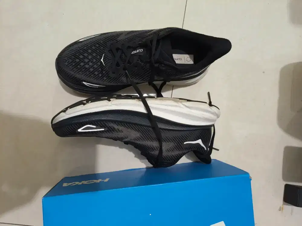 Sepatu Hoka Clifton 9 ukuran 41