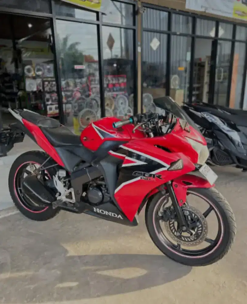 HONDA CBR 150R CBU THAILAND TAHUN 2013