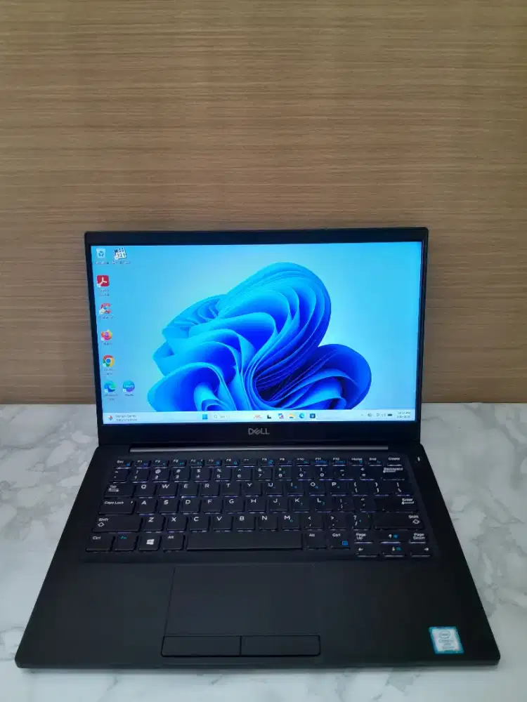 Dell 7390, core i7 gen8, ram 8gb,ssd 256gb, layar 13,3in fulhd