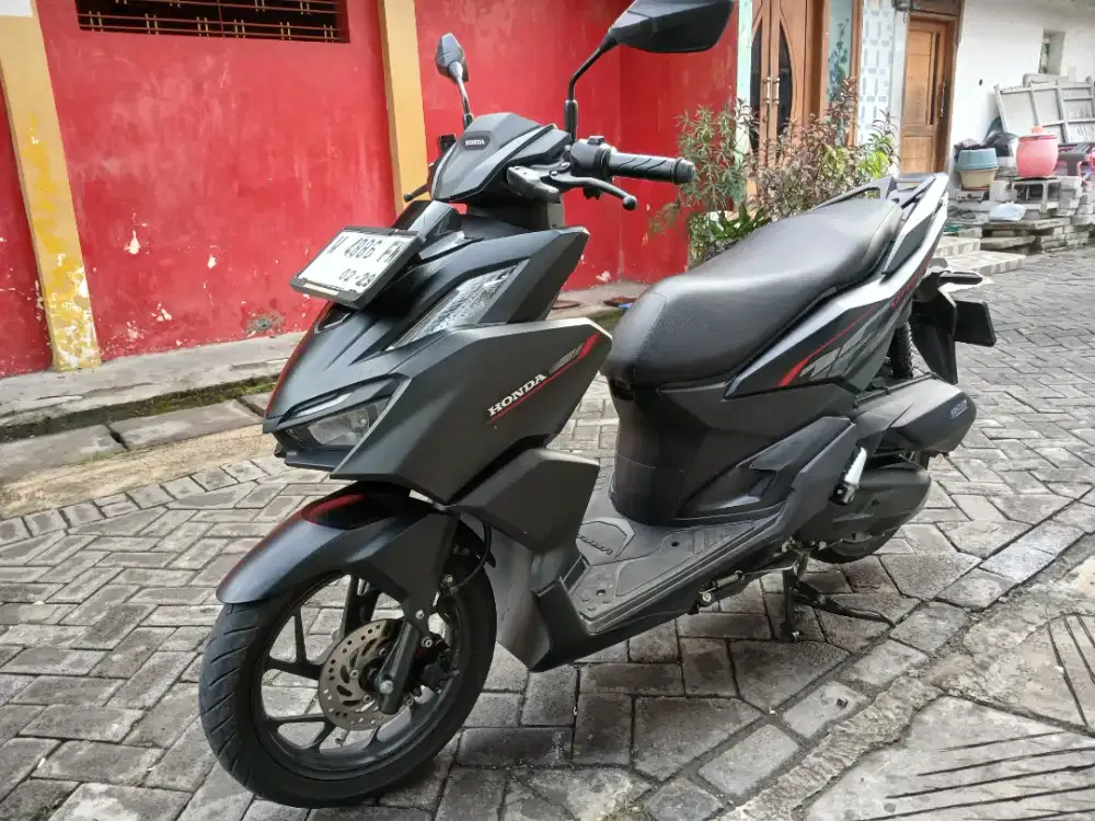 BU vario 160 2024 km 23 rb plat w gresik istimewa siap modik