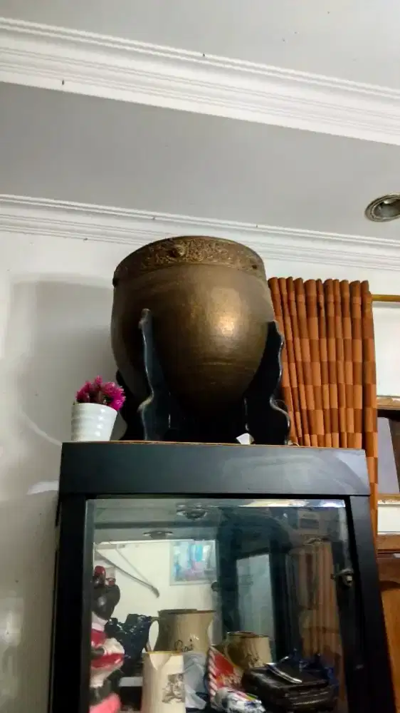 Gentong kuningan antik