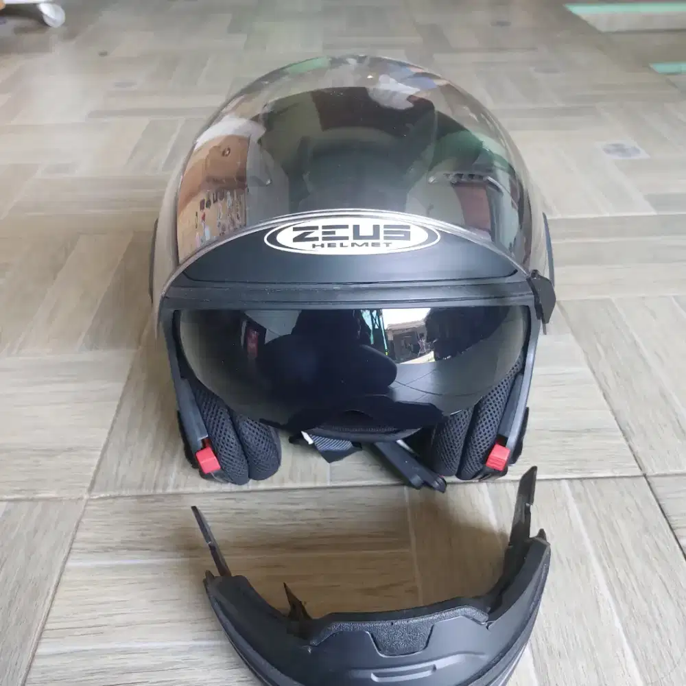 Zeus Half face helmet can also be full face