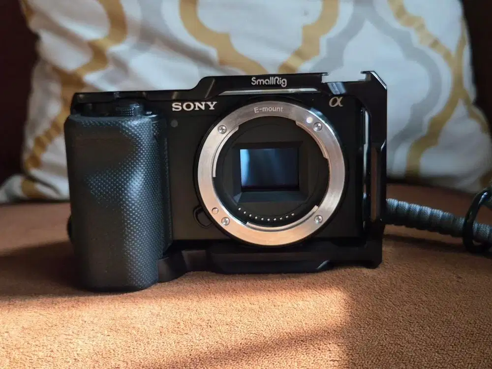 Kamera Mirrorless Sony ZV-E10 [BODY ONLY]