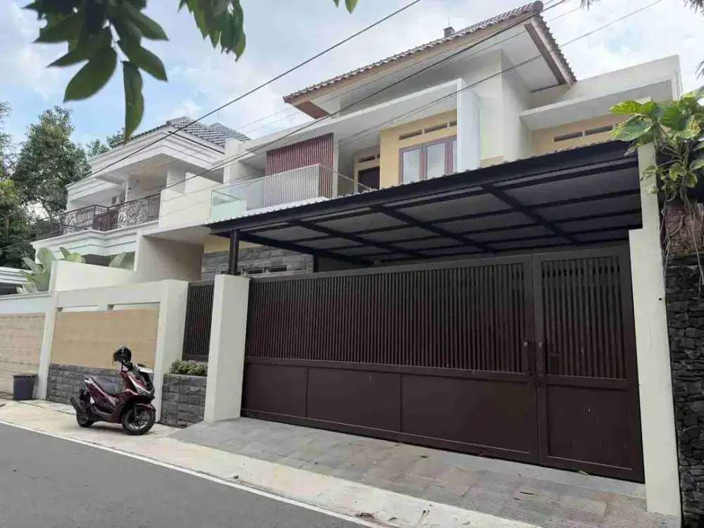 Rumah Mewah 2 Lt Gress Istimewa Dekat Fave Hotel Solo