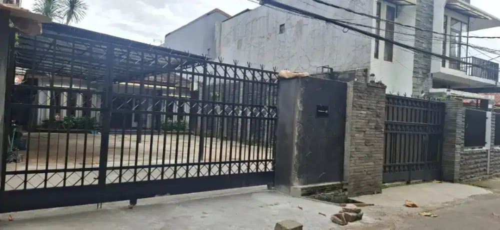 Sewa kontrak Rumah  halaman luas sayap Karawitan Turanggga