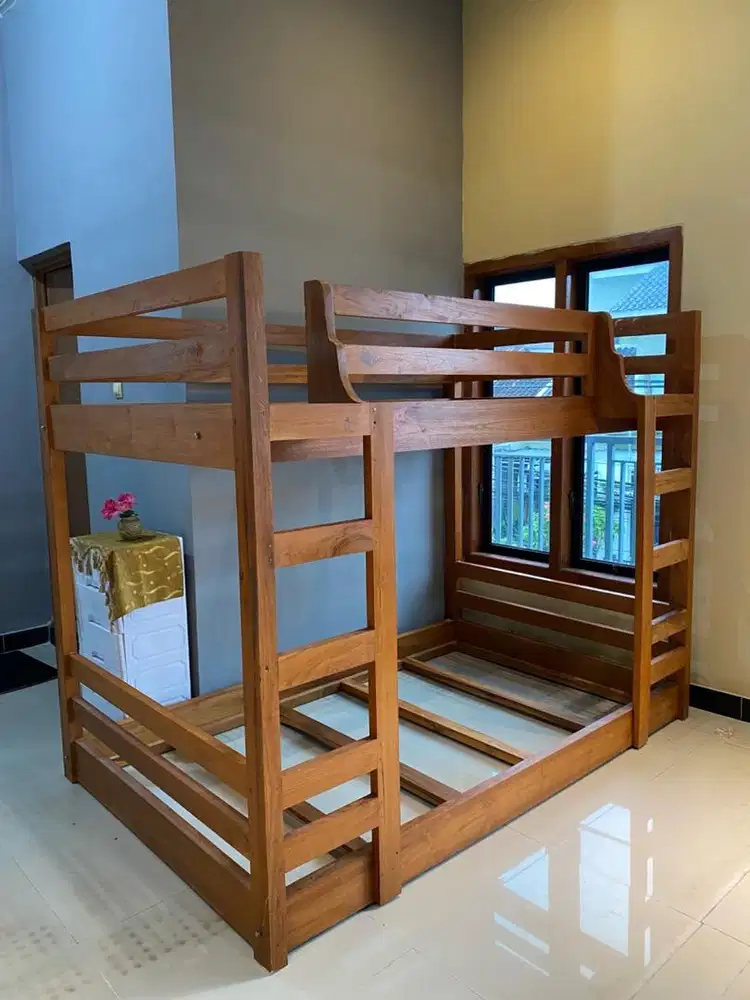 Dipan Tingkat Kayu Jati