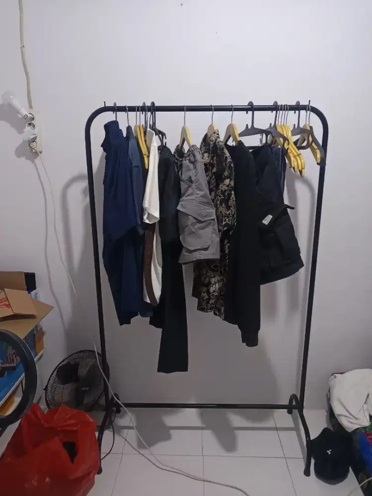 TIANG GANTUNGAN BAJU