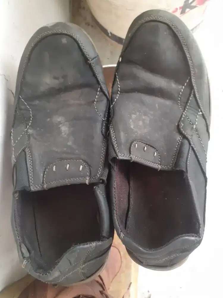 Sepatu kulit size 41 dan tas slempang borongan