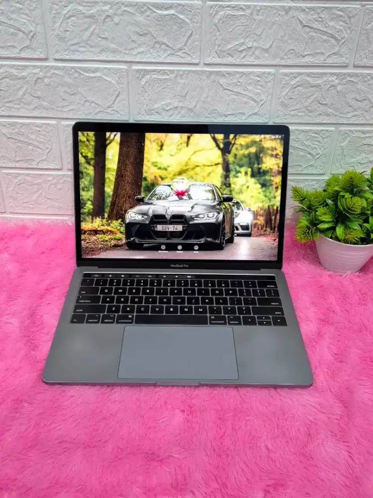 Macbook Pro 2017 256Gb TouchBar Bagus