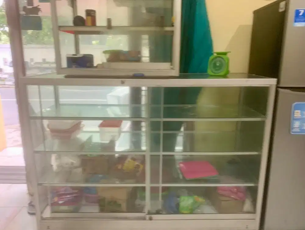 Etalase bekas serbaguna