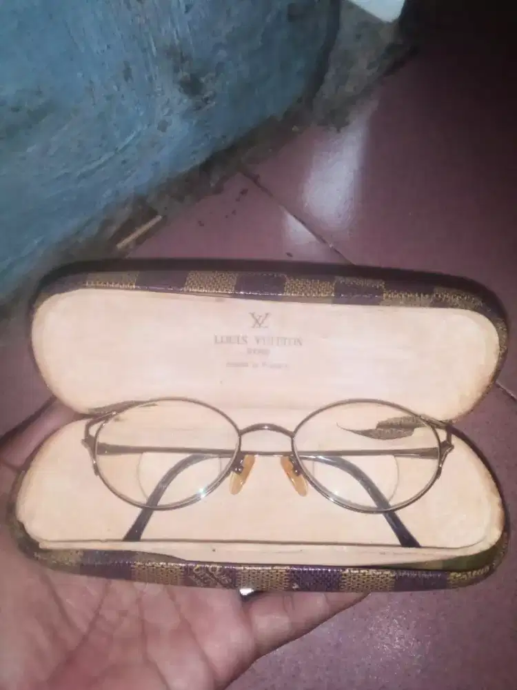 Kacamata Louis Vuitton