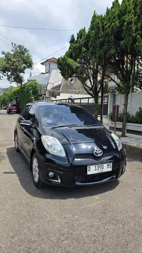 Toyota Yaris E at 2013 DP 20jt