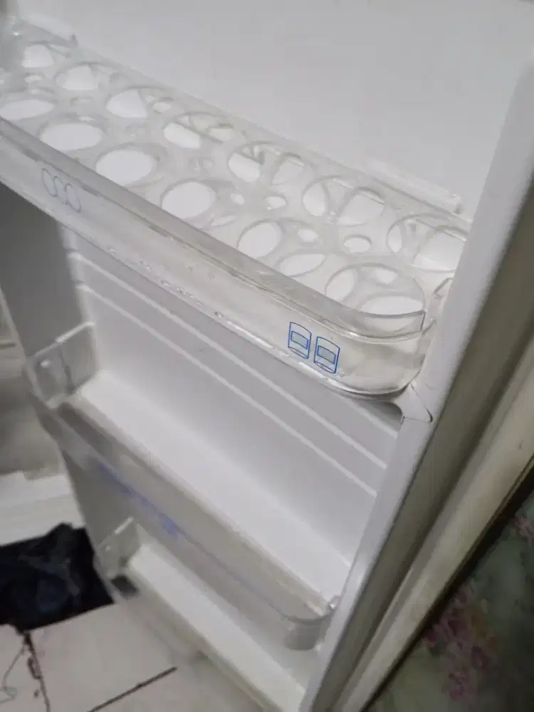 Kulkas AQUA jual cepat