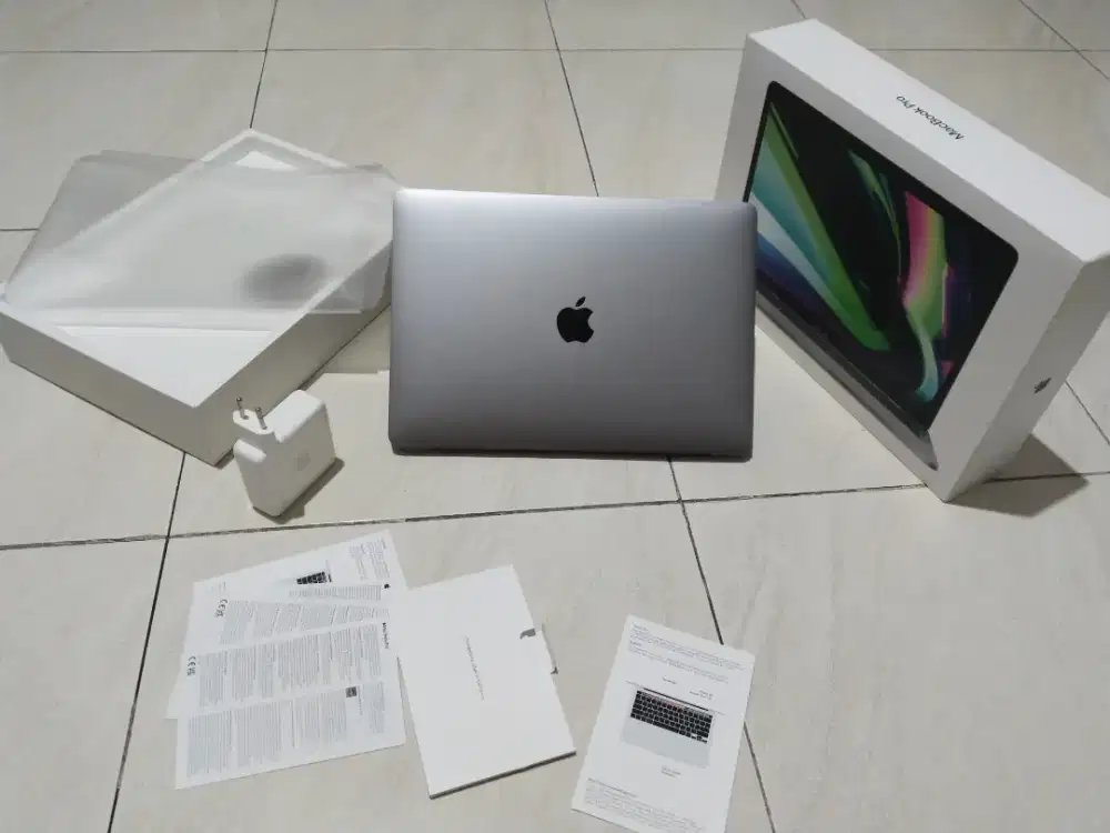 Dijual macbook M1 pro 2020 ram 8GB SSD 512GB Ex ibox BH 98 CC 29 Lngkp