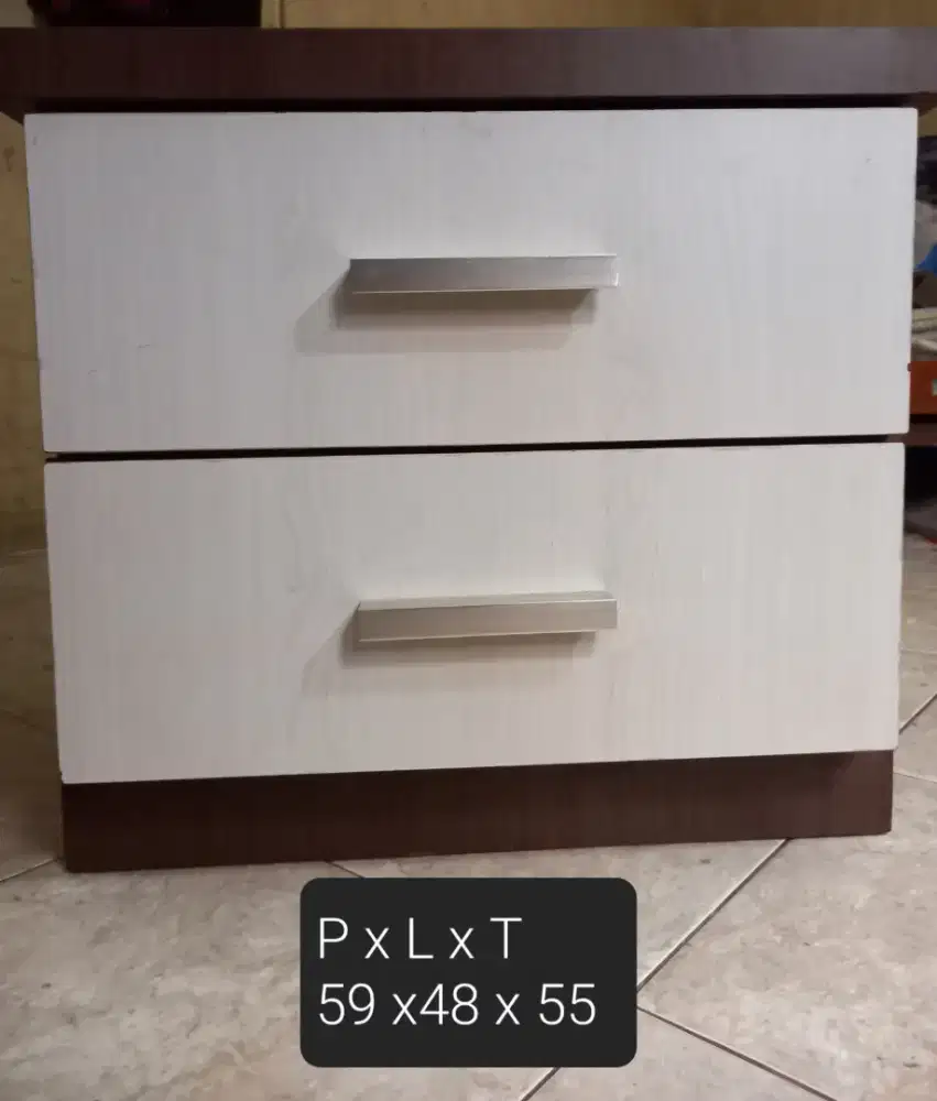 Meja Laci/ Nakas HPL tebal.