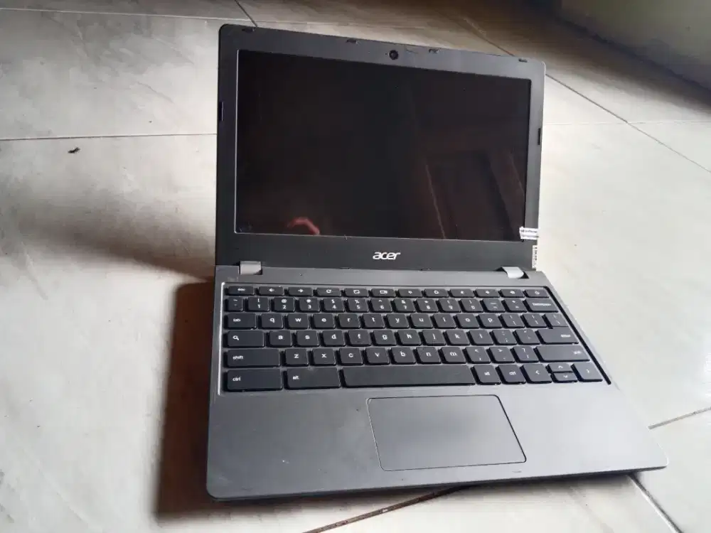 MacBook bekas+charger dan tas