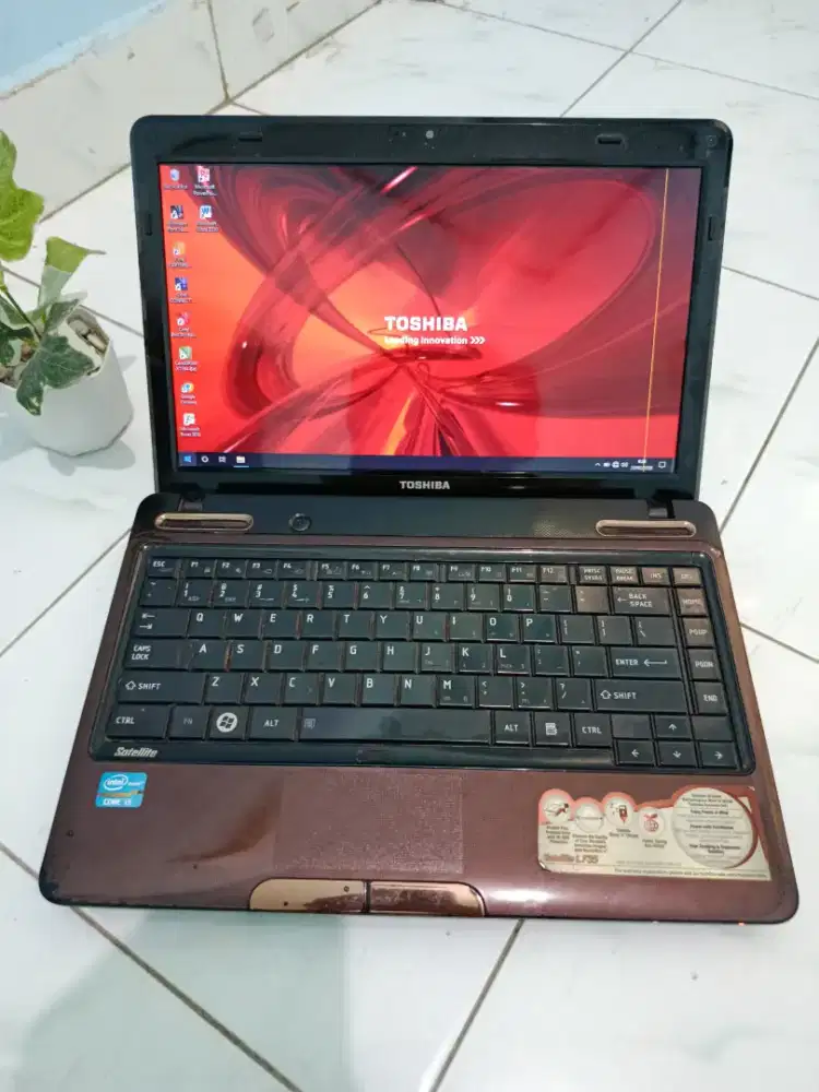 Laptop Toshiba core i3 ram4gb game desain btrai awet