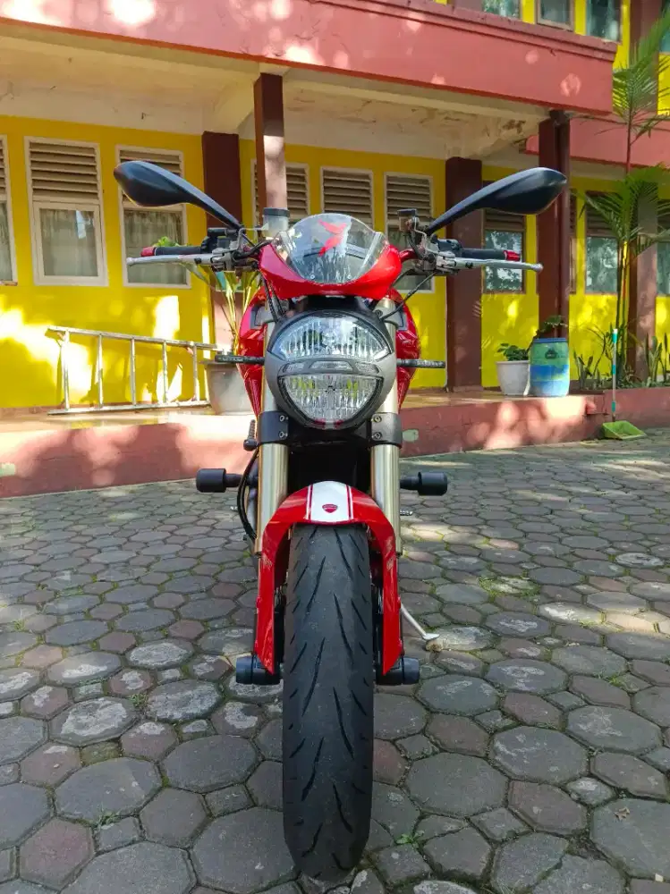 Ducati monster 1100 Evo red 2011