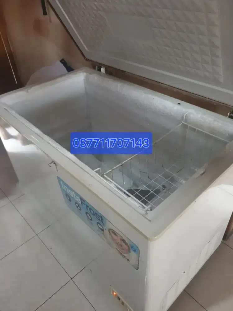 Dijual FREEZER MODENA.