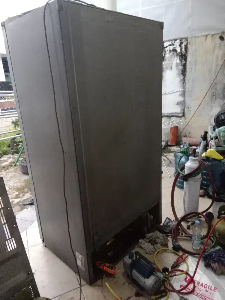 Servis kulkas panggilan, kami siap datang kerumah anda,