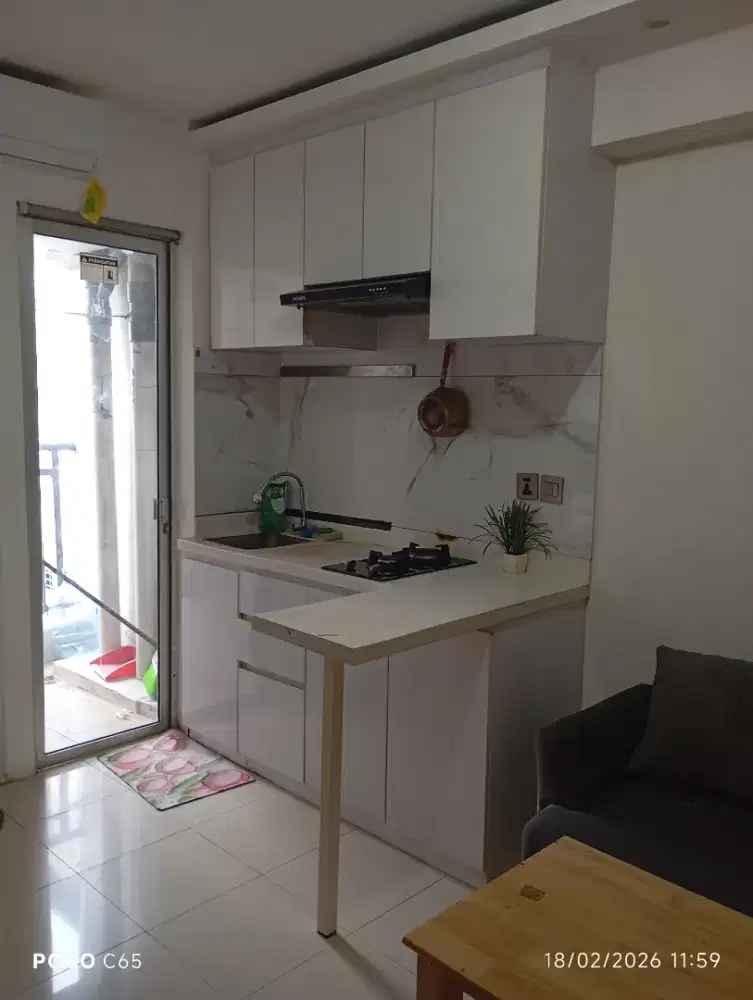 DISEWAKAN MURAH UNIT 2 KAMAR FURNIS DIATAS MALL APARTEMEN BASSURA CITY