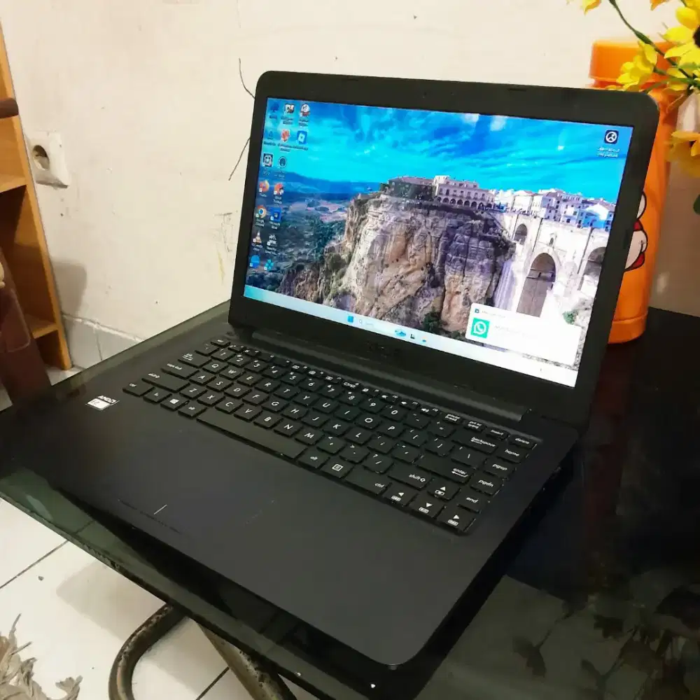 Laptop Asus Vivobook E402WA Baterai Awet design slim