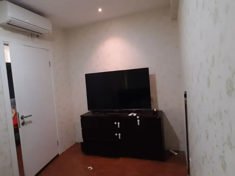 disewa apartemen green lake sunter,2kamar,furnished,siap huni,luas 42,lantai tengah,2 Ac dan waterheater,hoek