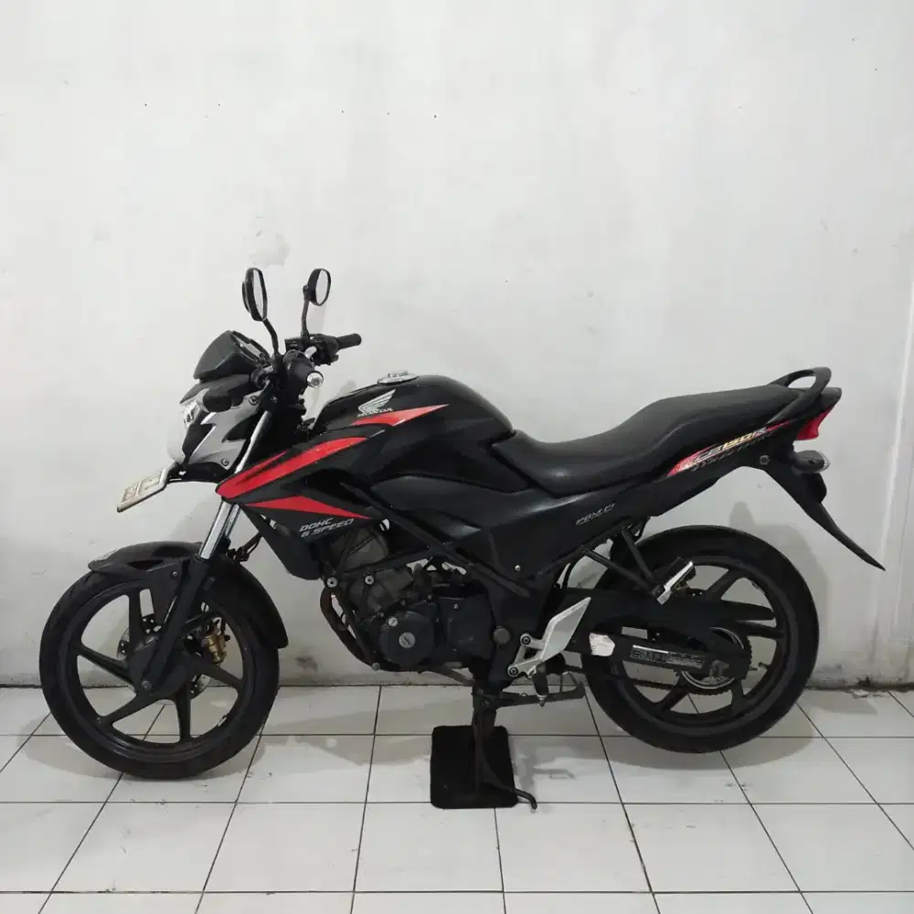 Honda CB150R 2014 Orisinil Lengkap Bagus Mesin Aluss