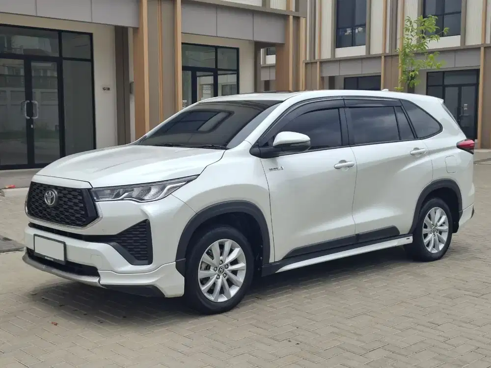 Toyota Innova V Hybrid at matik thn 2024 Bensin