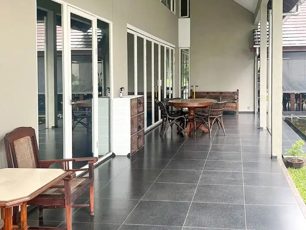 View Taman Danau Crown Golf PHG Summarecon Serpong