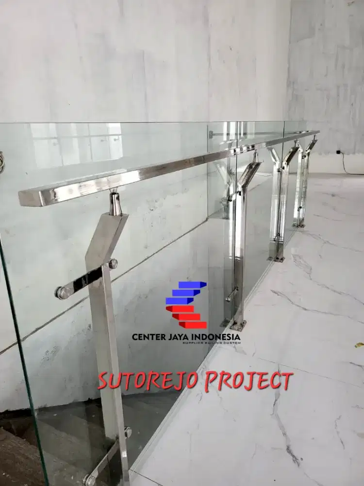 Railing Kaca Over Loop