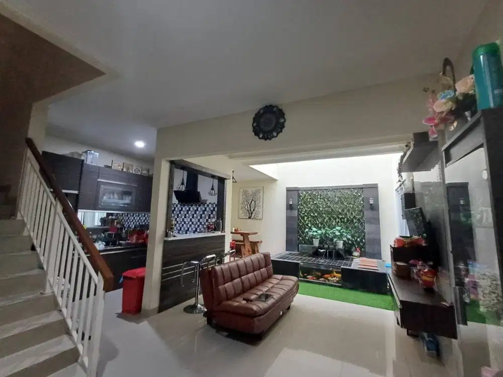 Dijual Rumah Hook 2 Lantai Furnished di Taman Kopo Katapang