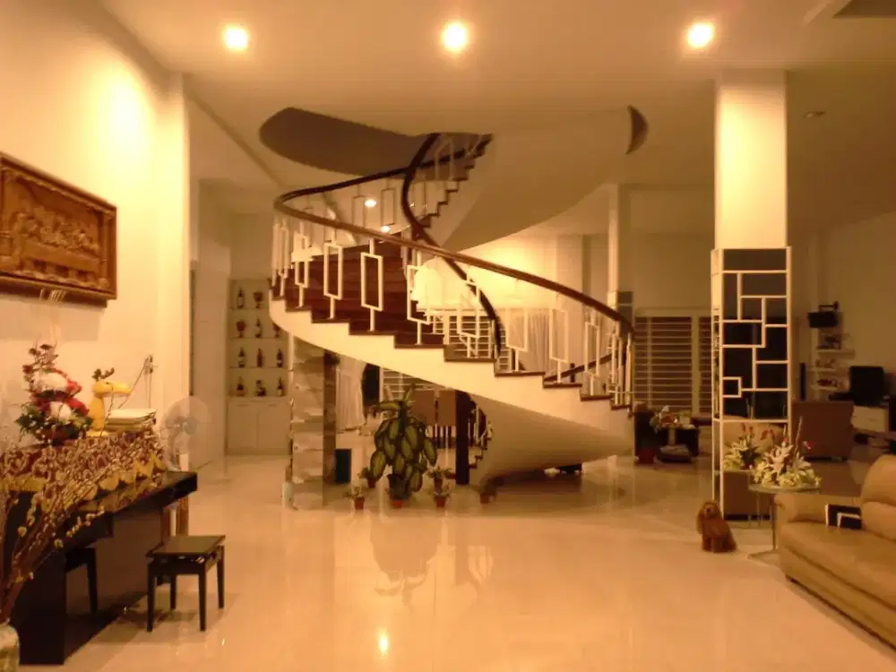 VILLA DI KOMPLEK ROYAL SUMATERA ( GOLF VIEW )