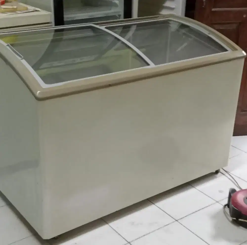 Freezer kaca modenna 330 liter